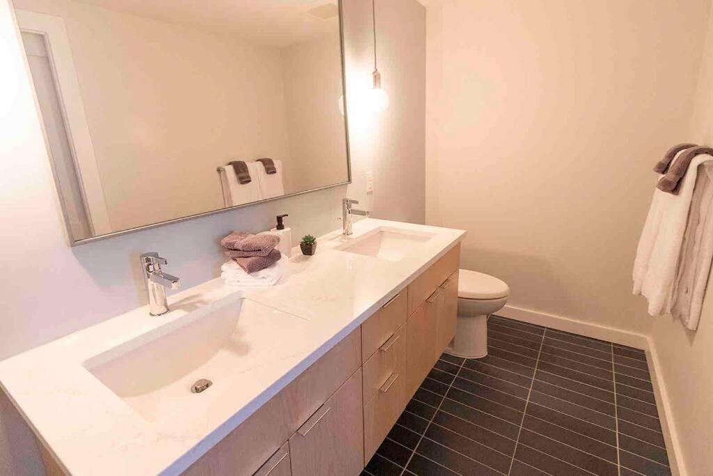 Spacious 2 Bed 2 Bath Downtown Otr Condo Minutes Walk To The Reds Bengals Stadium & More! سينسيناتي المظهر الخارجي الصورة